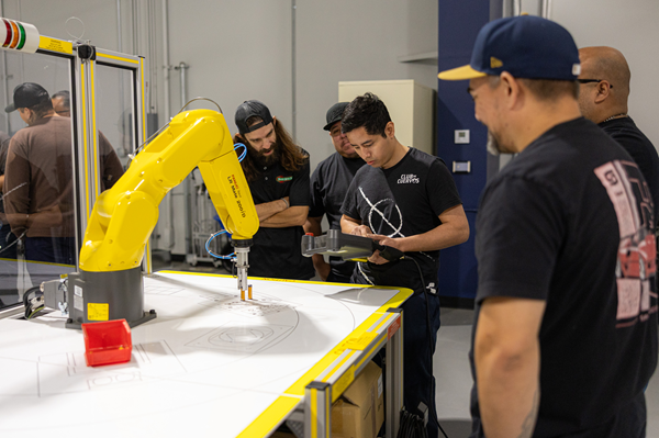 FANUC Industrial Robotics HandlingTool Programming & Operation-image